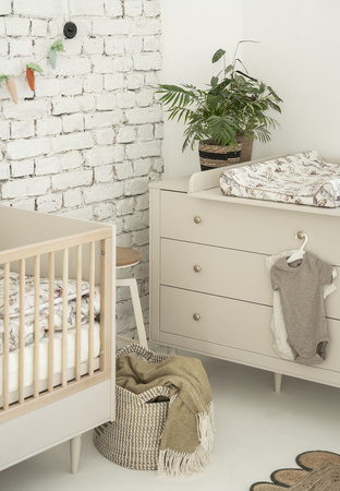 PETITE Komoda 3 szuflady + 1 drzwi